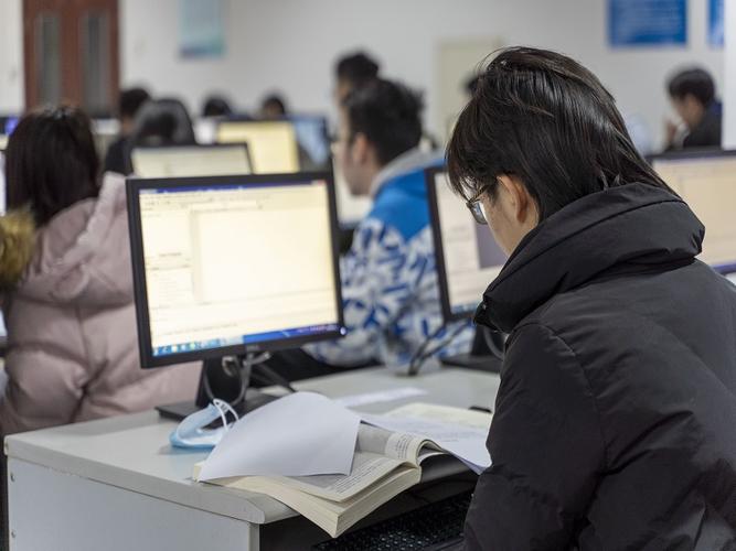 北京大学生集成电路设计竞赛 我校学子再创佳绩的启示